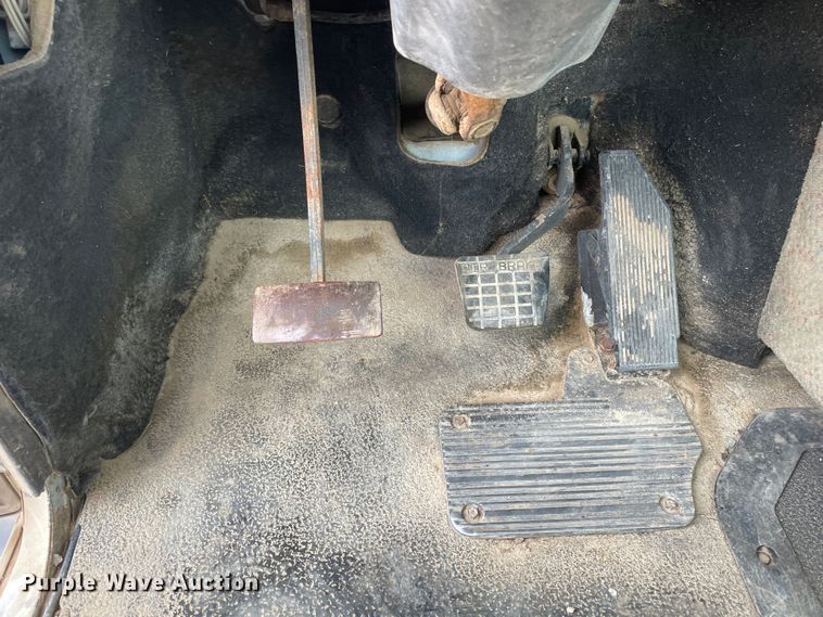 image for item DN4561 2001 Mack CH613  semi truck