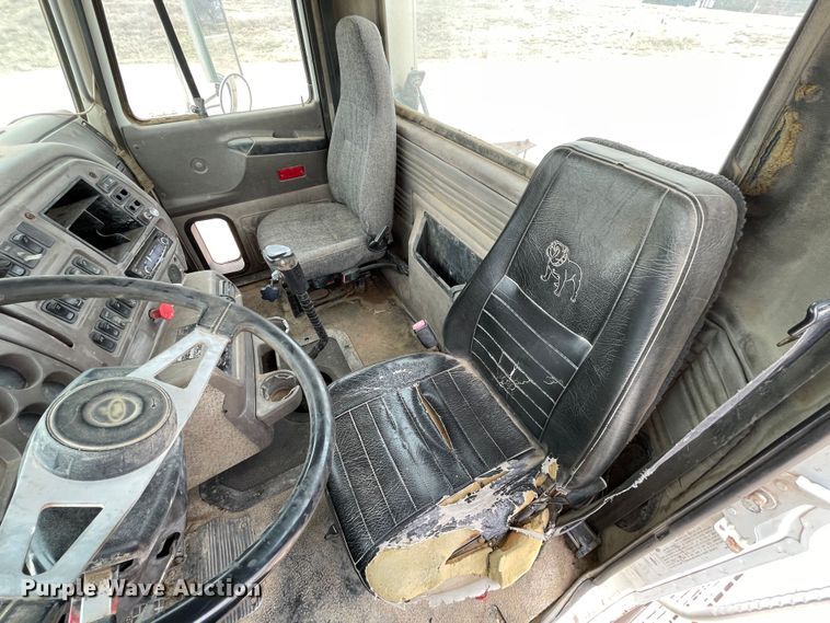 image for item DN4561 2001 Mack CH613  semi truck