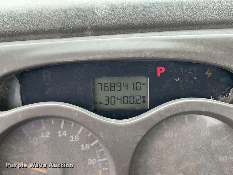 image for item DN4561 2001 Mack CH613  semi truck