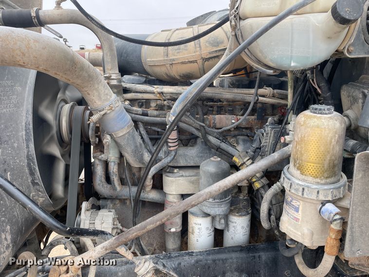 image for item DN4561 2001 Mack CH613  semi truck