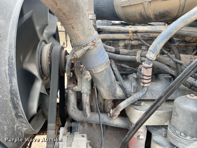 image for item DN4561 2001 Mack CH613  semi truck