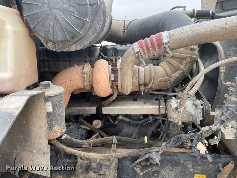 image for item DN4561 2001 Mack CH613  semi truck