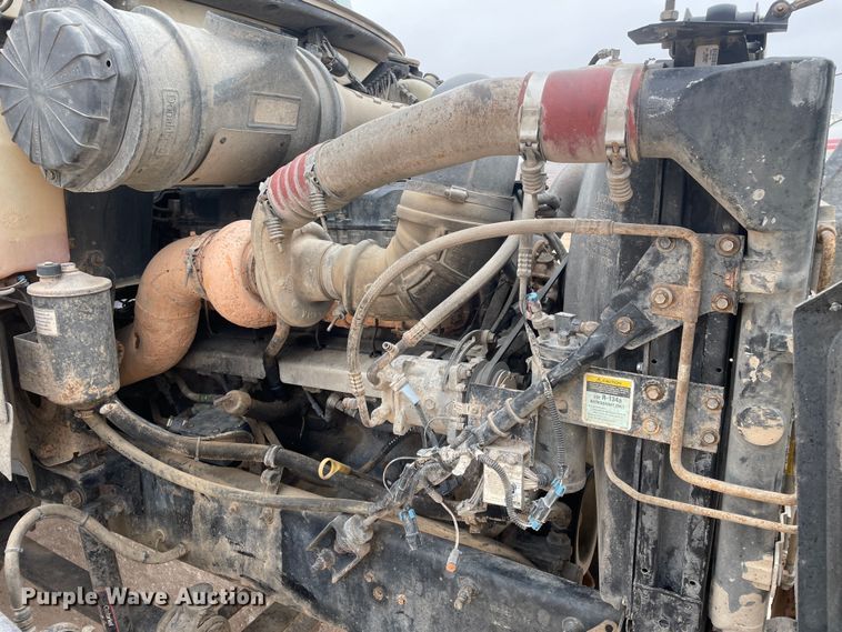 image for item DN4561 2001 Mack CH613  semi truck