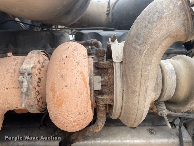 image for item DN4561 2001 Mack CH613  semi truck