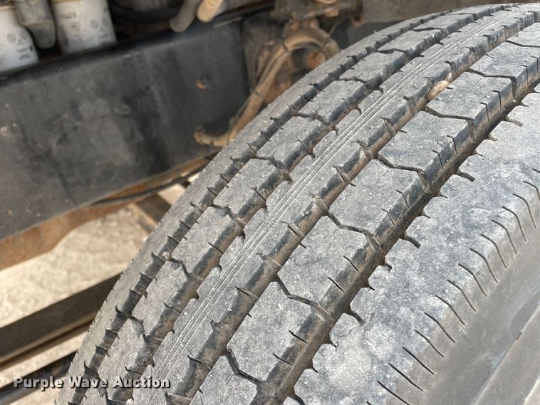 image for item DN4561 2001 Mack CH613  semi truck