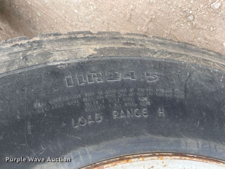 image for item DN4561 2001 Mack CH613  semi truck