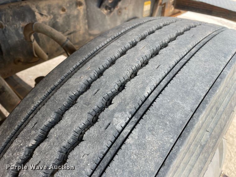 image for item DN4561 2001 Mack CH613  semi truck