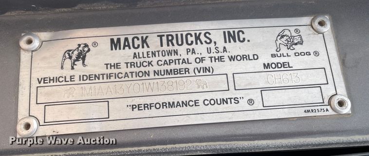 image for item DN4561 2001 Mack CH613  semi truck