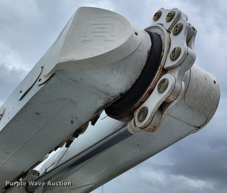 image for item DO3616 2010 Freightliner Business Class M2  bucket truck