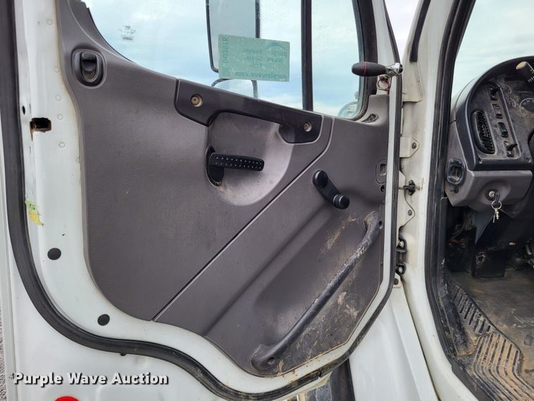 image for item DO3616 2010 Freightliner Business Class M2  bucket truck