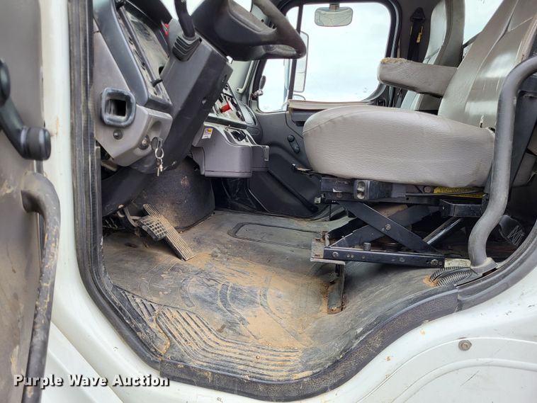 image for item DO3616 2010 Freightliner Business Class M2  bucket truck