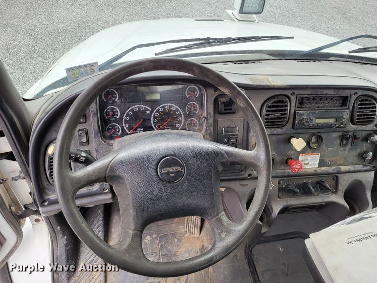 image for item DO3616 2010 Freightliner Business Class M2  bucket truck