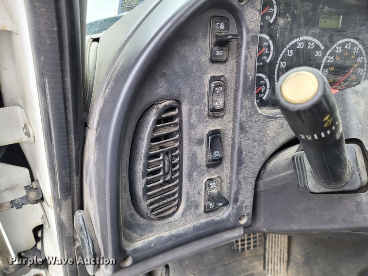 image for item DO3616 2010 Freightliner Business Class M2  bucket truck