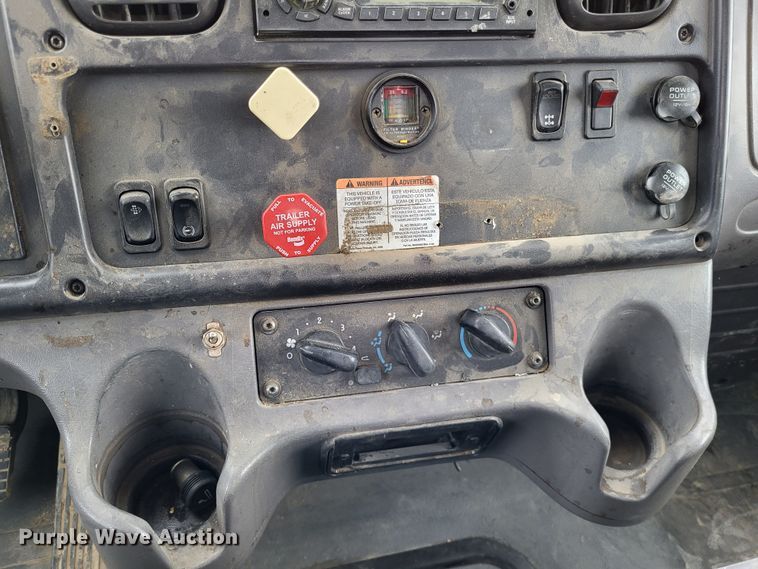 image for item DO3616 2010 Freightliner Business Class M2  bucket truck