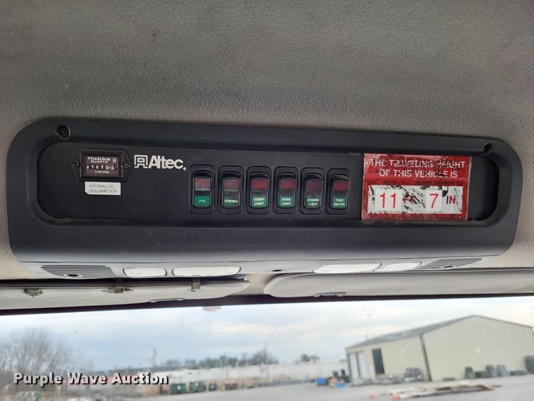 image for item DO3616 2010 Freightliner Business Class M2  bucket truck