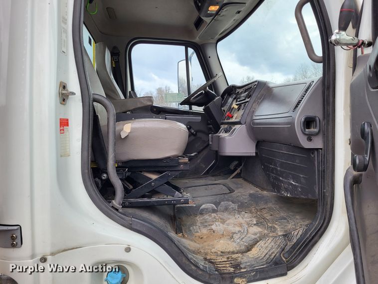 image for item DO3616 2010 Freightliner Business Class M2  bucket truck