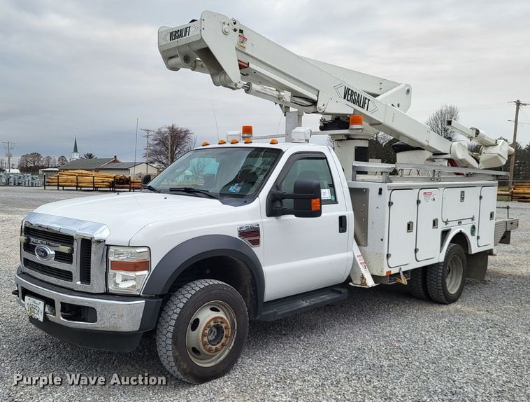 image for item DO3618 2010 Ford F550 Super Duty XLT  bucket truck
