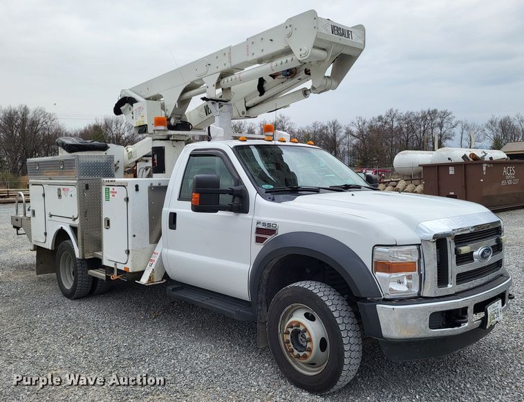 image for item DO3618 2010 Ford F550 Super Duty XLT  bucket truck