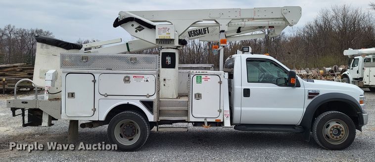 image for item DO3618 2010 Ford F550 Super Duty XLT  bucket truck