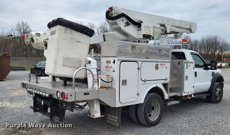 image for item DO3618 2010 Ford F550 Super Duty XLT  bucket truck