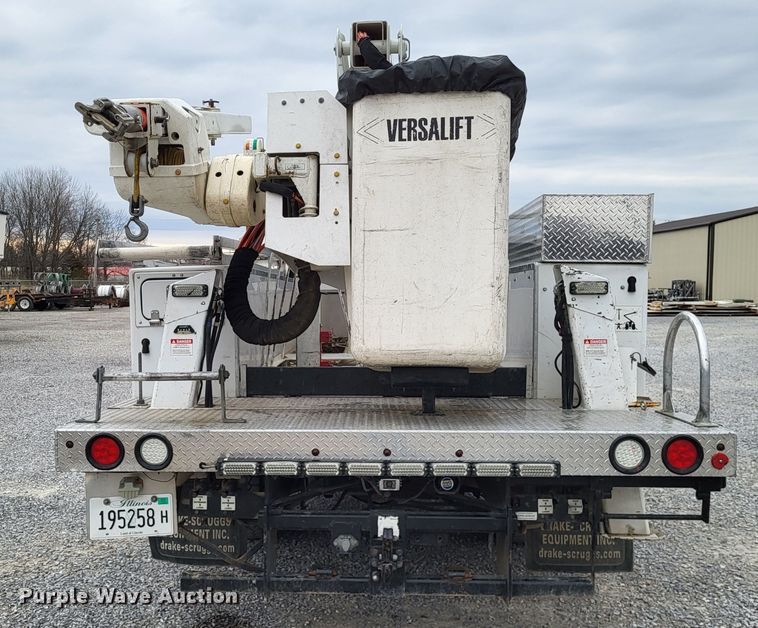 image for item DO3618 2010 Ford F550 Super Duty XLT  bucket truck