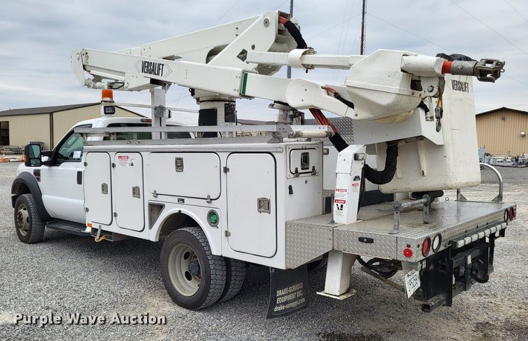 image for item DO3618 2010 Ford F550 Super Duty XLT  bucket truck