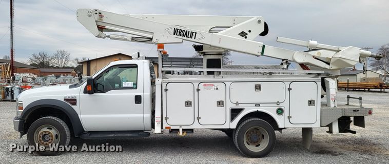 image for item DO3618 2010 Ford F550 Super Duty XLT  bucket truck