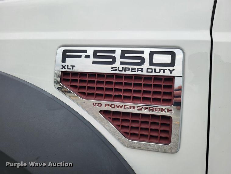 image for item DO3618 2010 Ford F550 Super Duty XLT  bucket truck