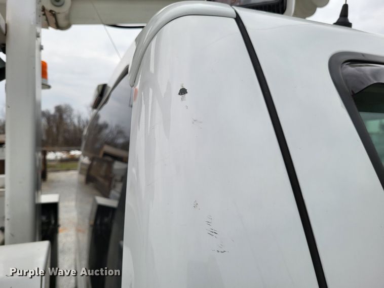 image for item DO3618 2010 Ford F550 Super Duty XLT  bucket truck