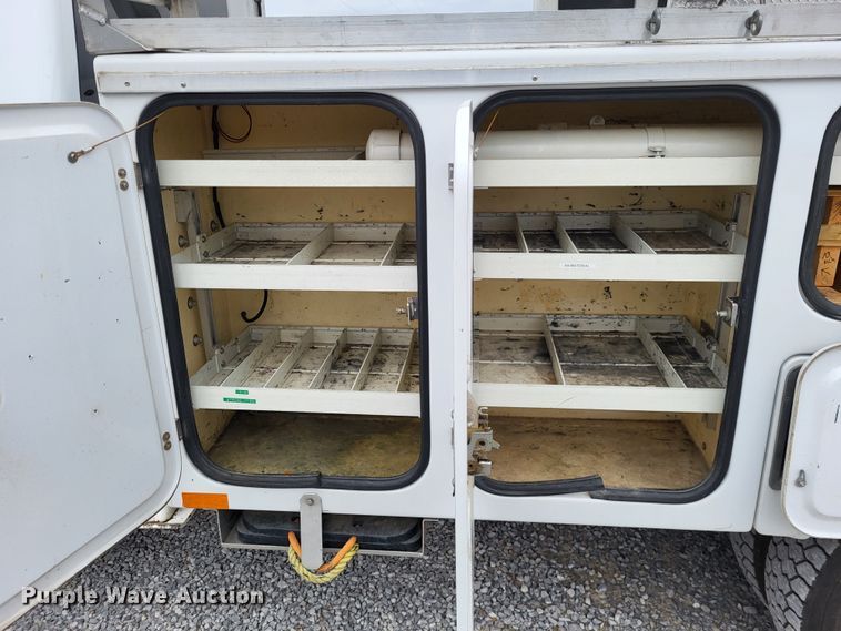 image for item DO3618 2010 Ford F550 Super Duty XLT  bucket truck