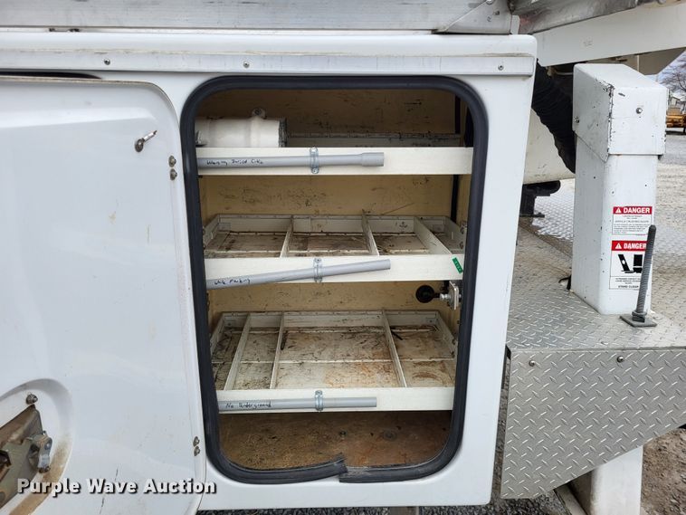 image for item DO3618 2010 Ford F550 Super Duty XLT  bucket truck