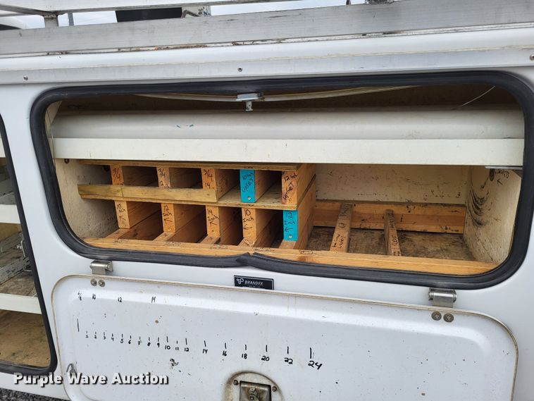 image for item DO3618 2010 Ford F550 Super Duty XLT  bucket truck