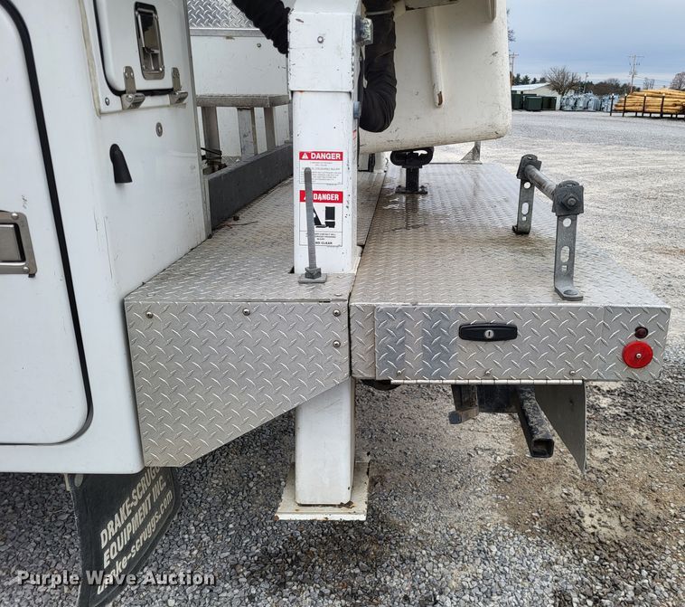 image for item DO3618 2010 Ford F550 Super Duty XLT  bucket truck