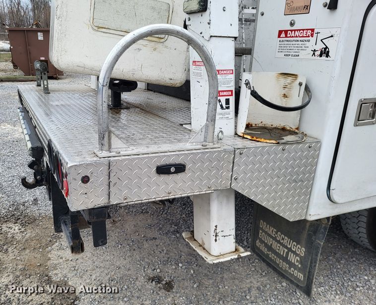 image for item DO3618 2010 Ford F550 Super Duty XLT  bucket truck