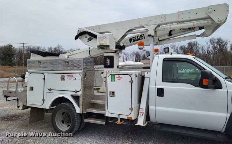 image for item DO3618 2010 Ford F550 Super Duty XLT  bucket truck