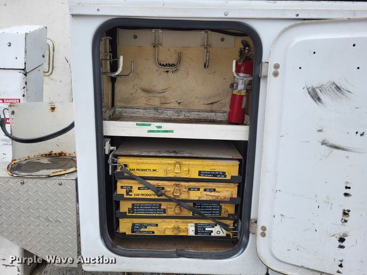 image for item DO3618 2010 Ford F550 Super Duty XLT  bucket truck