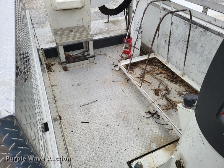 image for item DO3618 2010 Ford F550 Super Duty XLT  bucket truck