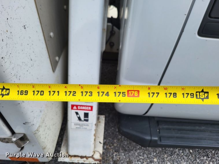 image for item DO3618 2010 Ford F550 Super Duty XLT  bucket truck