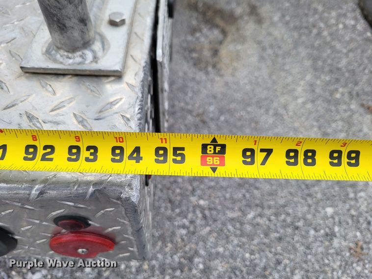 image for item DO3618 2010 Ford F550 Super Duty XLT  bucket truck