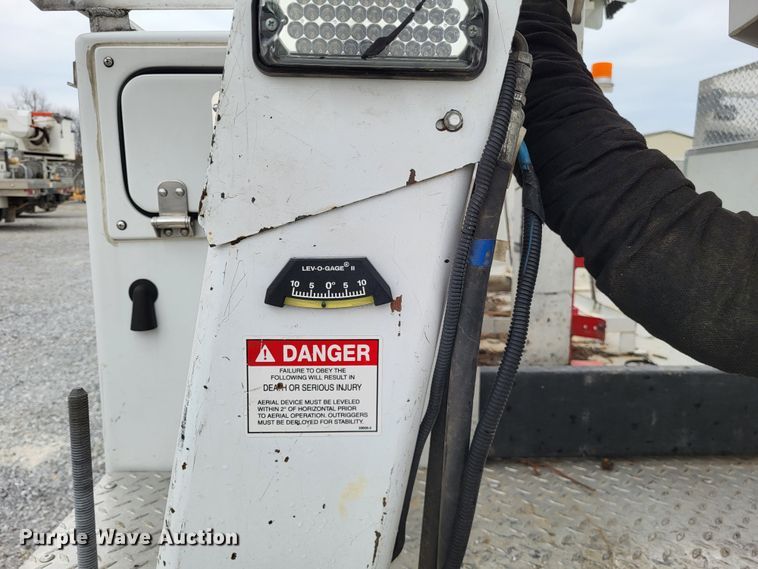 image for item DO3618 2010 Ford F550 Super Duty XLT  bucket truck