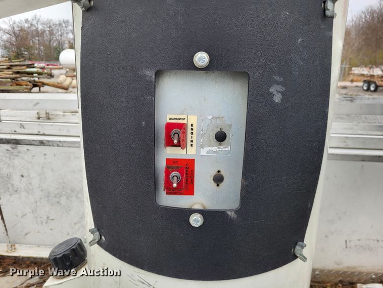 image for item DO3618 2010 Ford F550 Super Duty XLT  bucket truck