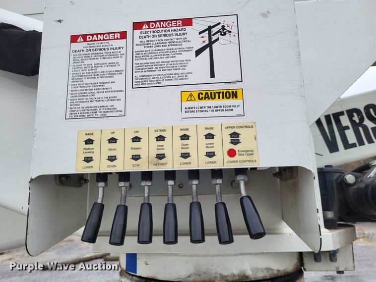 image for item DO3618 2010 Ford F550 Super Duty XLT  bucket truck