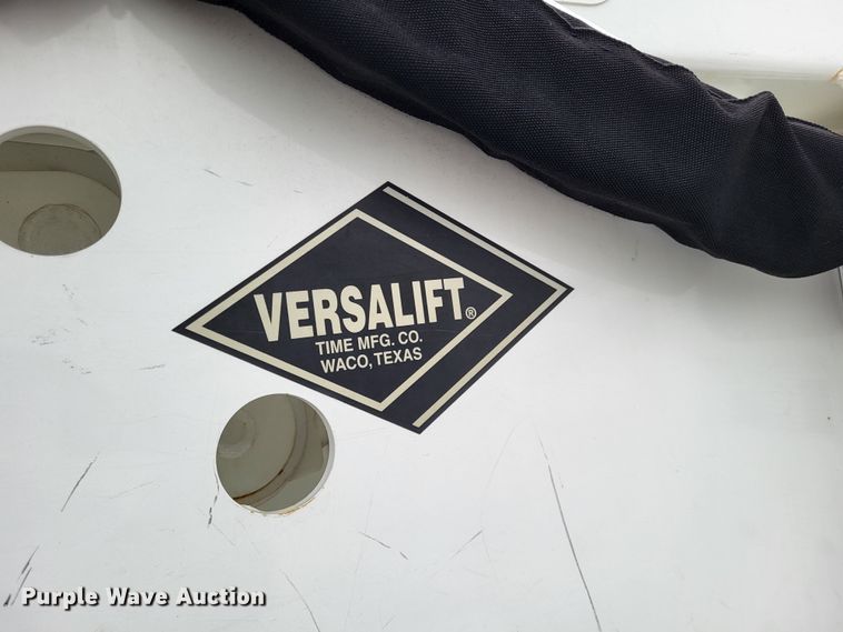 image for item DO3618 2010 Ford F550 Super Duty XLT  bucket truck