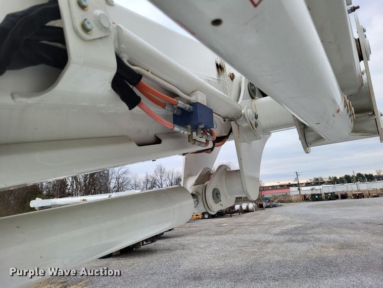 image for item DO3618 2010 Ford F550 Super Duty XLT  bucket truck