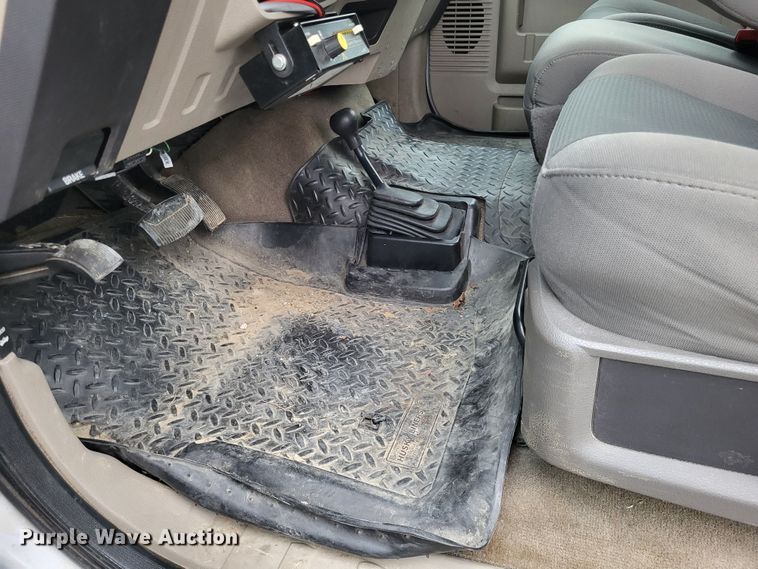 image for item DO3618 2010 Ford F550 Super Duty XLT  bucket truck