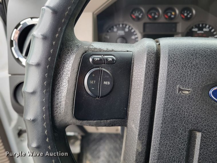 image for item DO3618 2010 Ford F550 Super Duty XLT  bucket truck