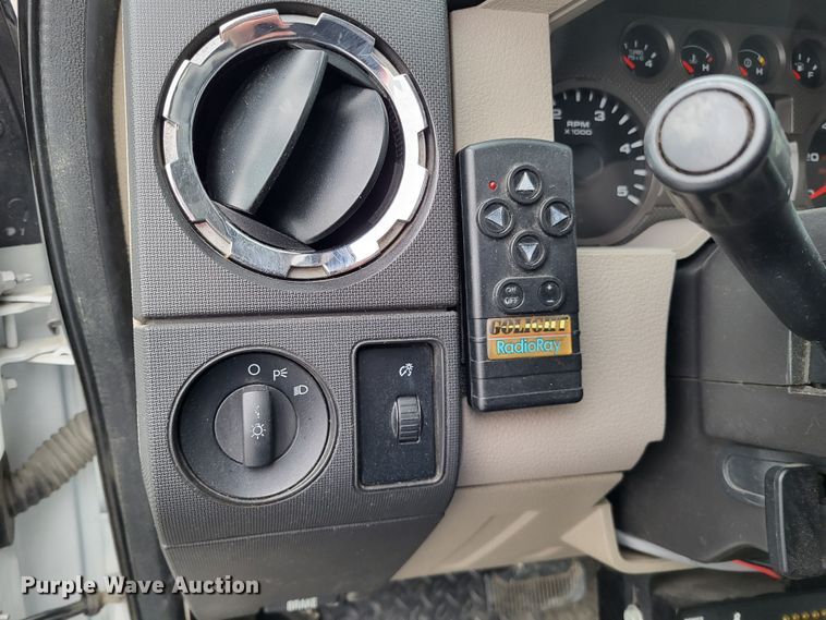 image for item DO3618 2010 Ford F550 Super Duty XLT  bucket truck