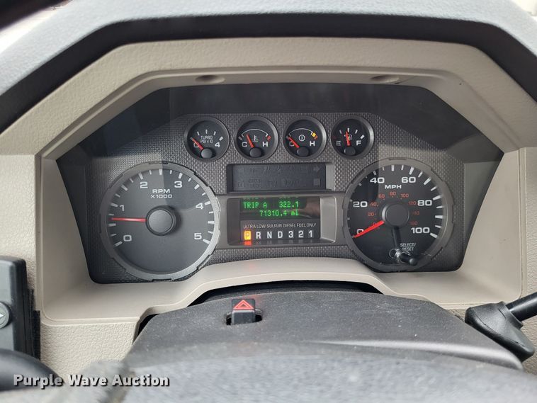 image for item DO3618 2010 Ford F550 Super Duty XLT  bucket truck