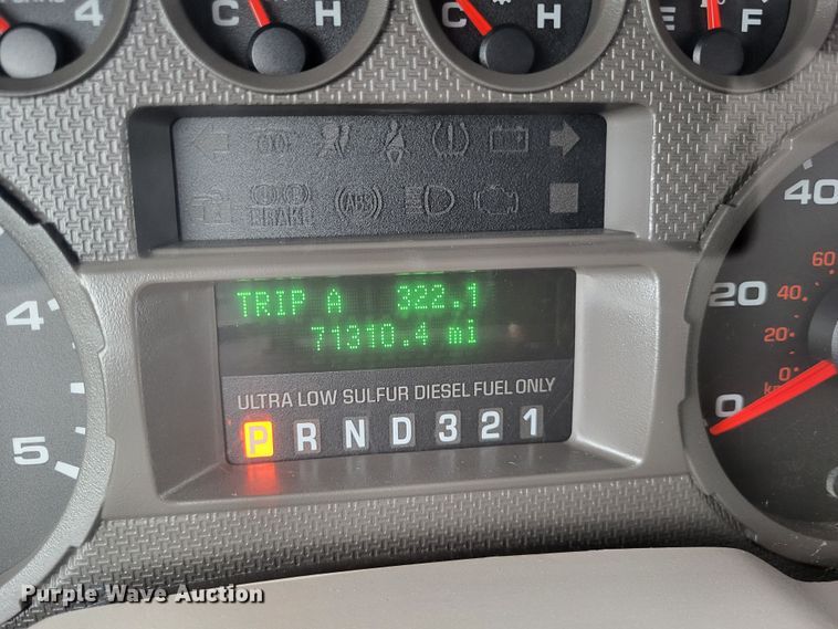 image for item DO3618 2010 Ford F550 Super Duty XLT  bucket truck