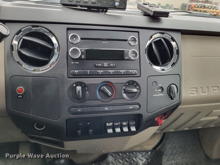 image for item DO3618 2010 Ford F550 Super Duty XLT  bucket truck